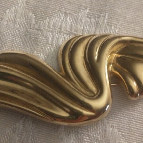 Vintage Gold Tone Shinny Finish Ribbon Brooch Flowy - Picture 5 of 5